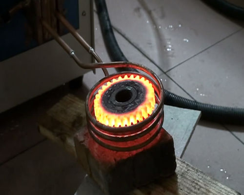 Dişli söndürülmesi için yüksek verimlilik 100kw İndüksiyon Isıtma Ekipmanları Makina, 360V-520V